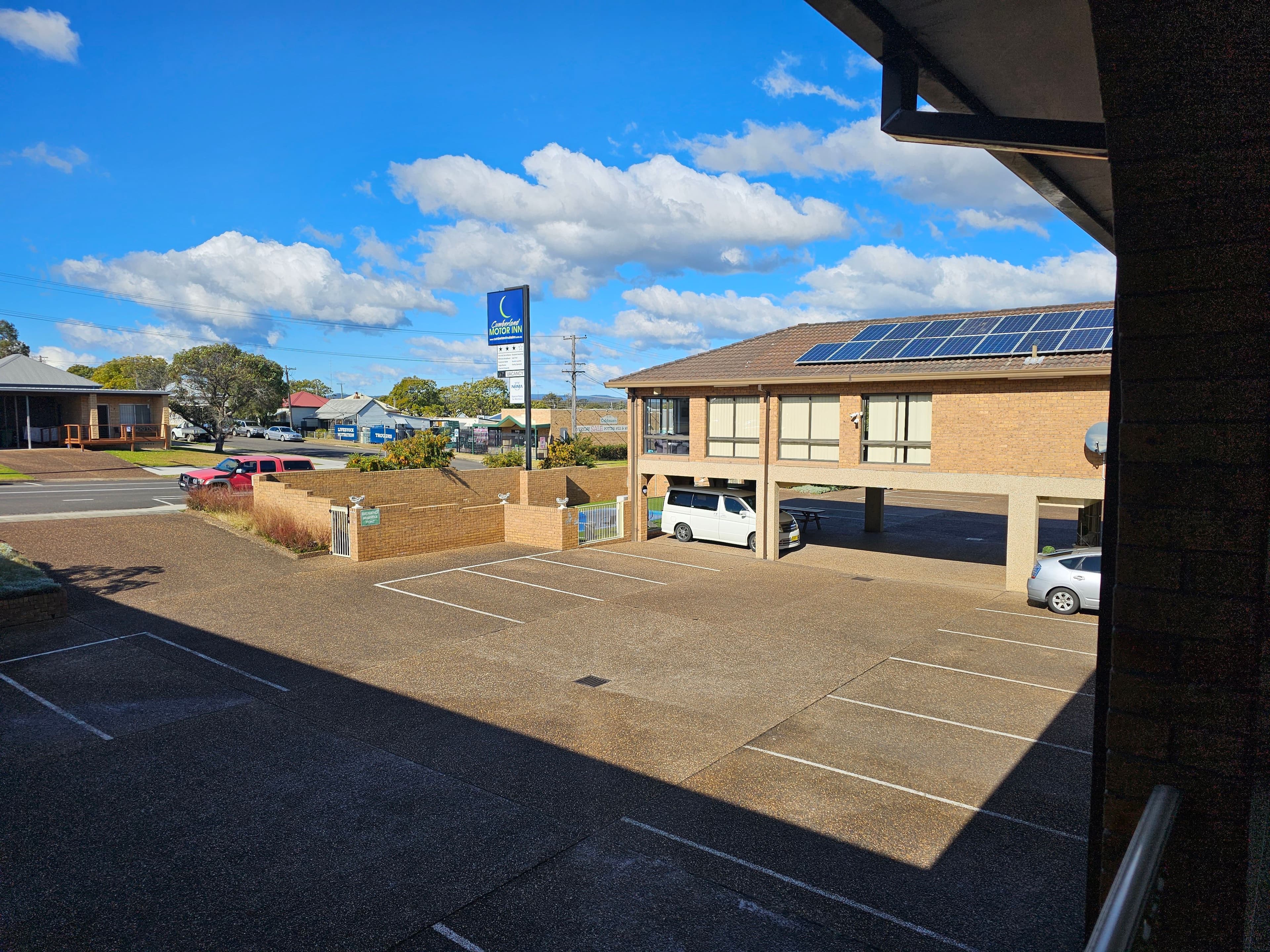 Cumberland Motor Inn balcony overlooking inner courtyard