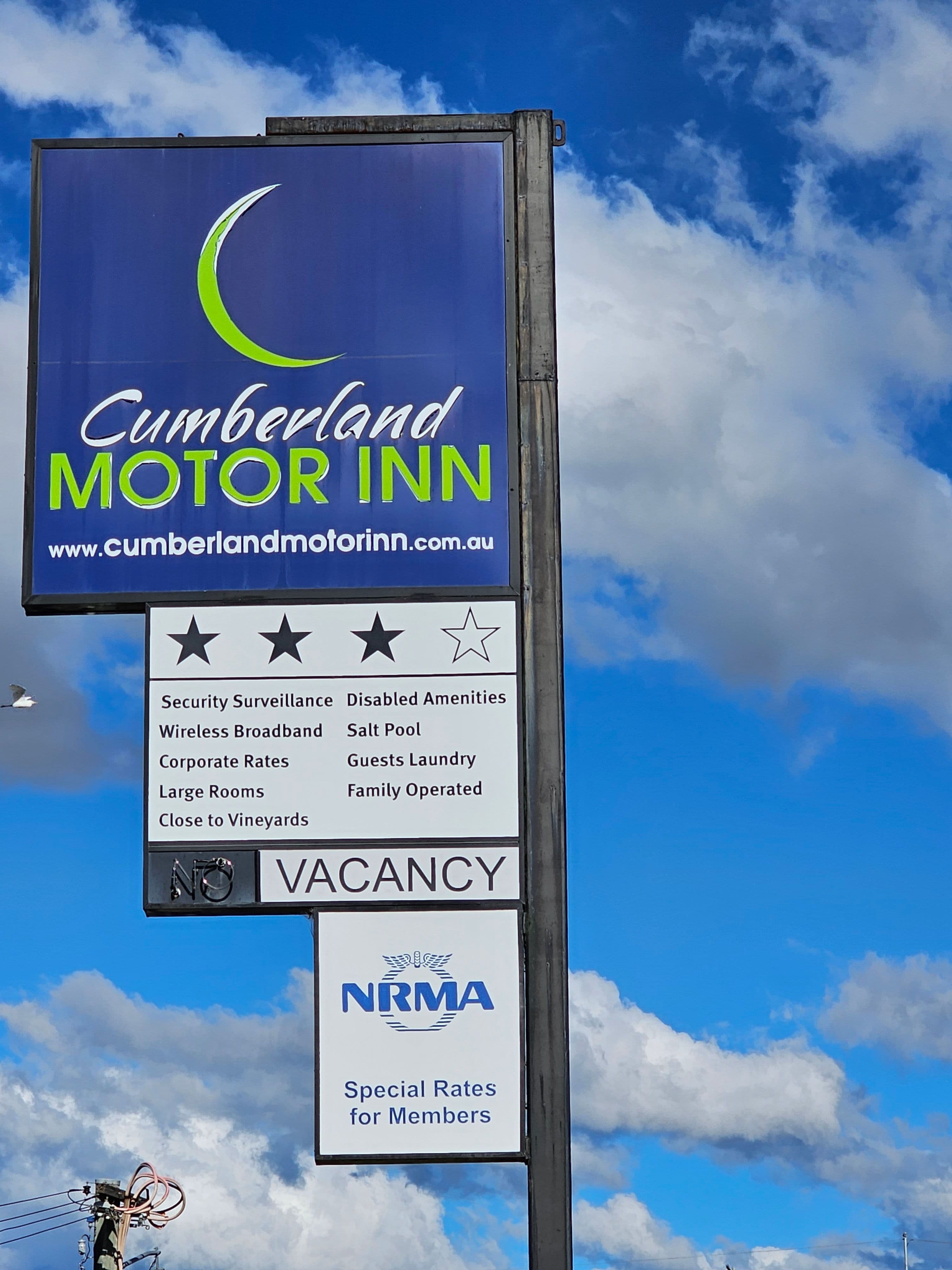 Cumberland Motor Inn roadside entrance sign located at 57-61 Cumberland Street, Cessnock NSW
