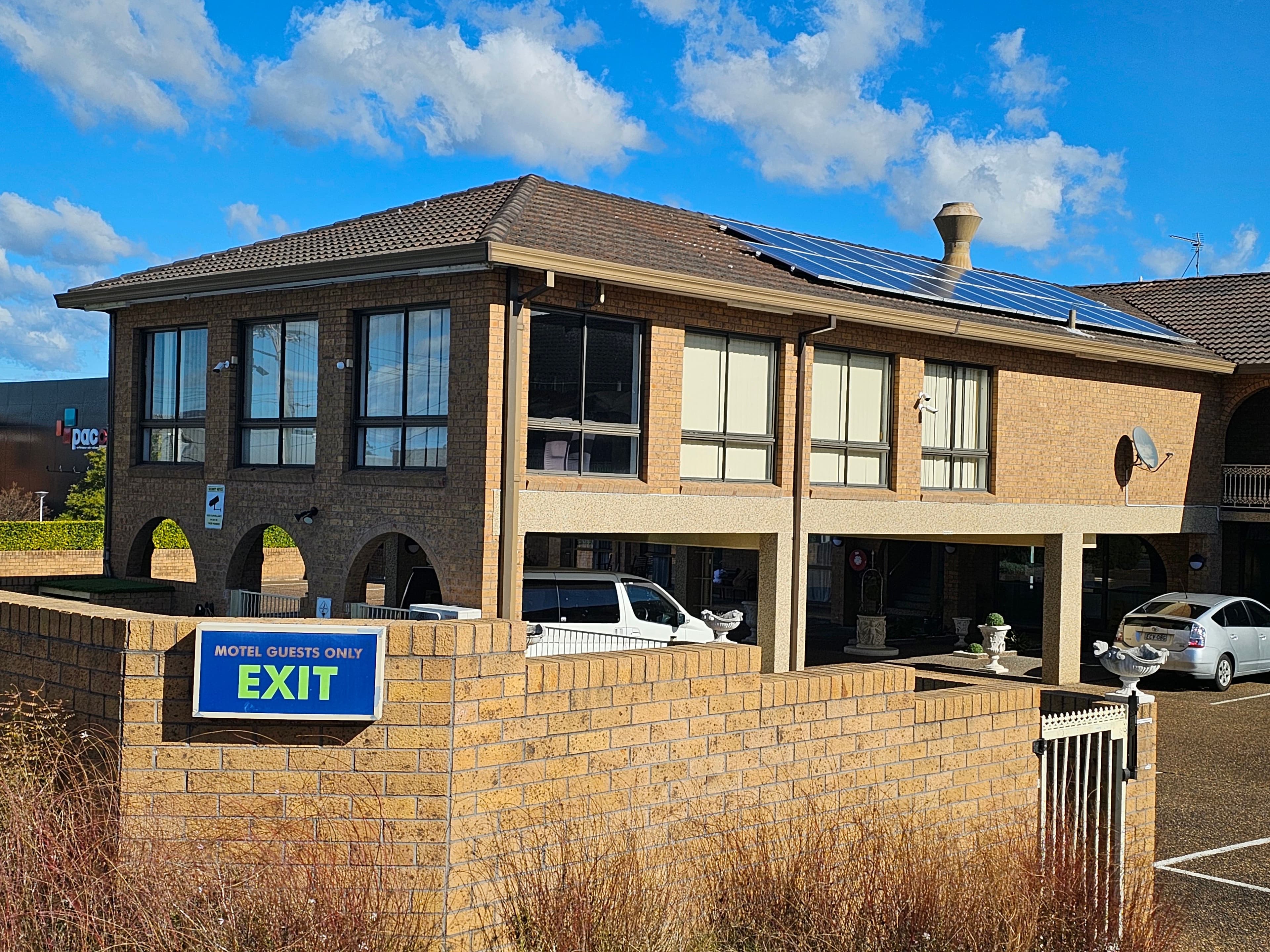 Cumberland Motor Inn reception entrance and driveway at 57-61 Cumberland Street, Cessnock NSW
